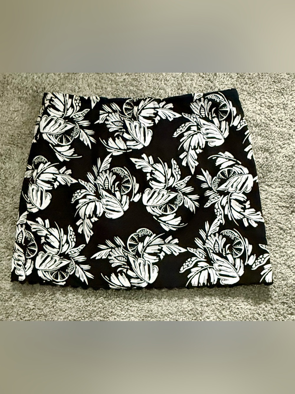 Crown & Ivy Black White Tropical Floral Scallop Wrap Skirt Size 12